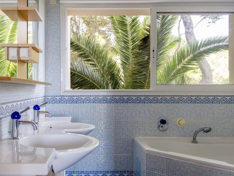 Villa for Sale in Hyeres, Provence Coast (cassis To Cavalaire) 12