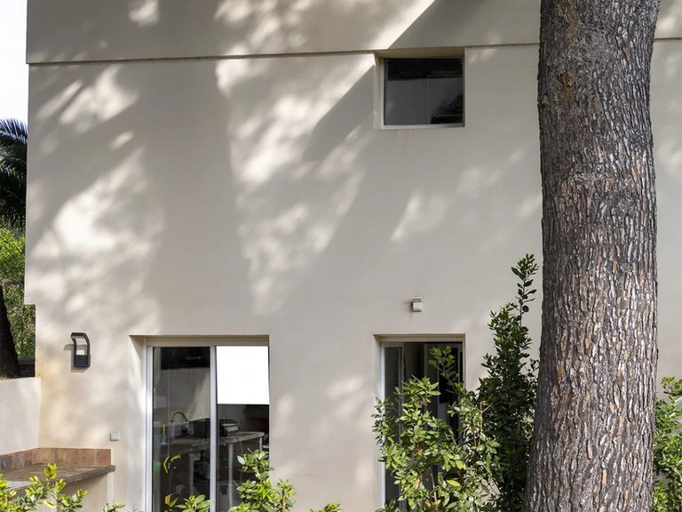 Villa for Sale in Hyeres, Provence Coast (cassis To Cavalaire) 3