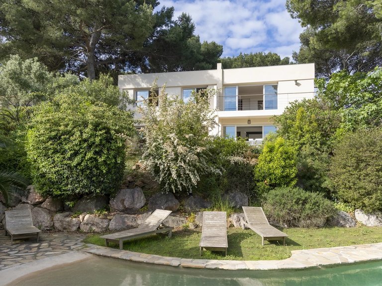 Villa for Sale in Hyeres, Provence Coast (cassis To Cavalaire) 4