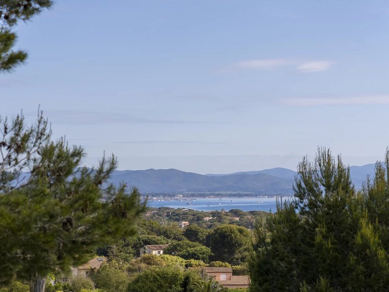 Villa for Sale in Hyeres, Provence Coast (cassis To Cavalaire) 6