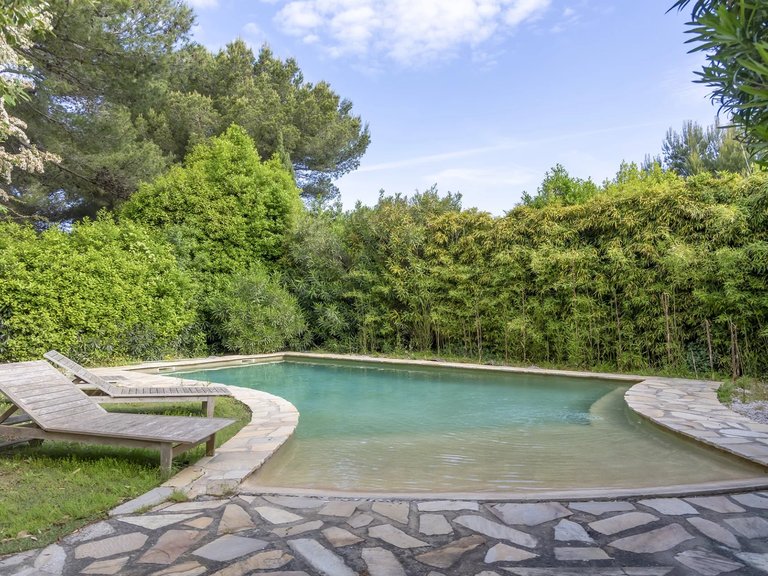 Villa for Sale in Hyeres, Provence Coast (cassis To Cavalaire) 9