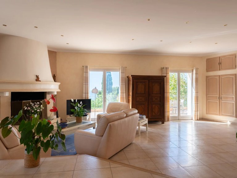 Villa for Sale in Carqueiranne, Provence Coast (cassis To Cavalaire) 11