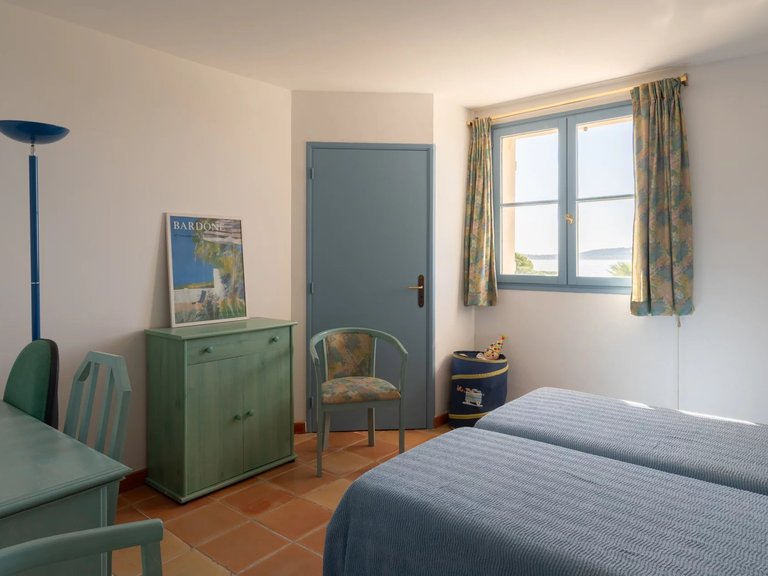 Villa for Sale in Carqueiranne, Provence Coast (cassis To Cavalaire) 17