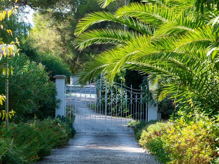 Villa for Sale in Carqueiranne, Provence Coast (cassis To Cavalaire) 3