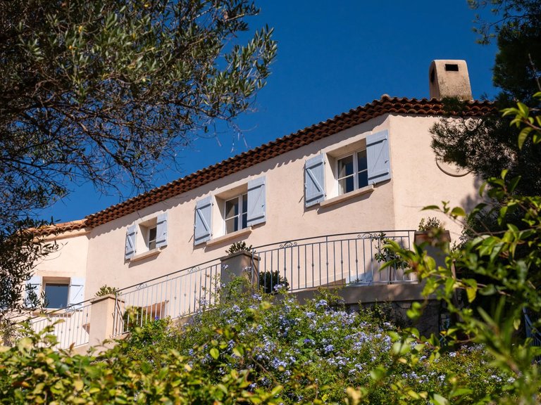 Villa for Sale in Carqueiranne, Provence Coast (cassis To Cavalaire) 9