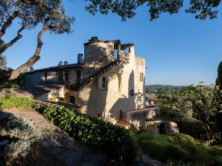 Villa for Sale in Mouans Sartoux, Mougins, Valbonne, Grasse Area 1