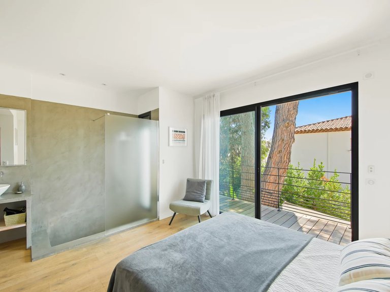 Villa for Sale in Hyeres, Provence Coast (cassis To Cavalaire) 11