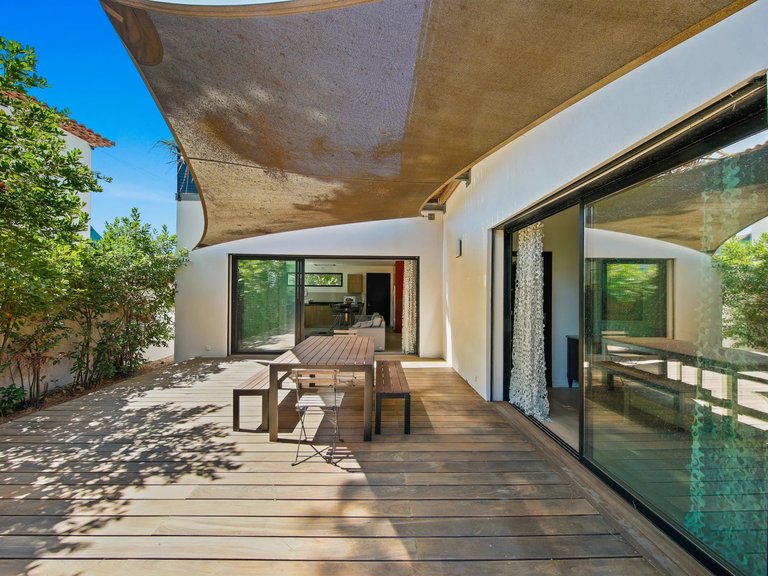 Villa for Sale in Hyeres, Provence Coast (cassis To Cavalaire) 14