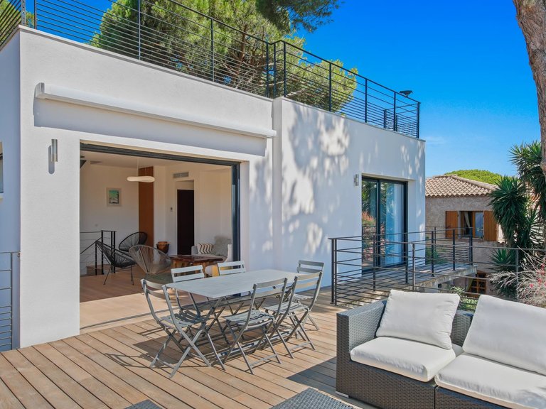 Villa for Sale in Hyeres, Provence Coast (cassis To Cavalaire) 4