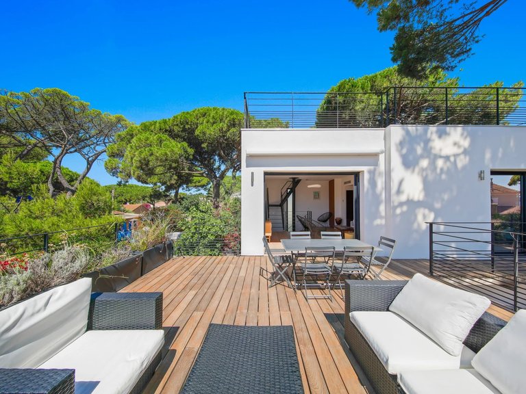 Villa for Sale in Hyeres, Provence Coast (cassis To Cavalaire) 5