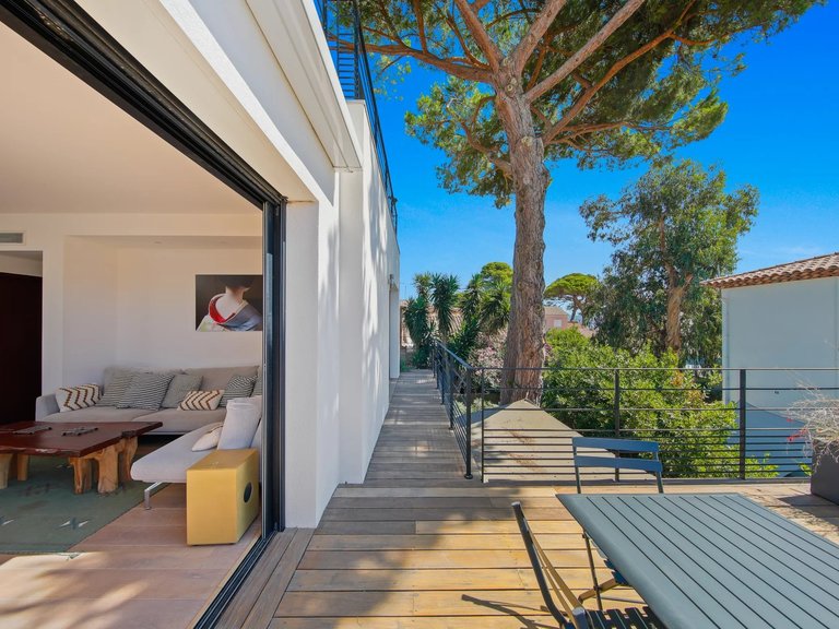 Villa for Sale in Hyeres, Provence Coast (cassis To Cavalaire) 9