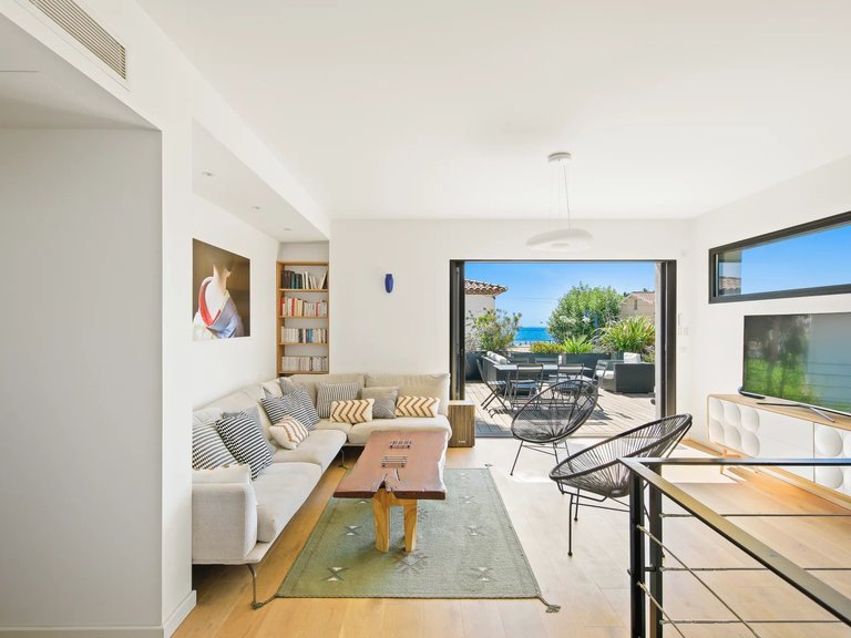 Villa for Sale in Hyeres, Provence Coast (cassis To Cavalaire) 10