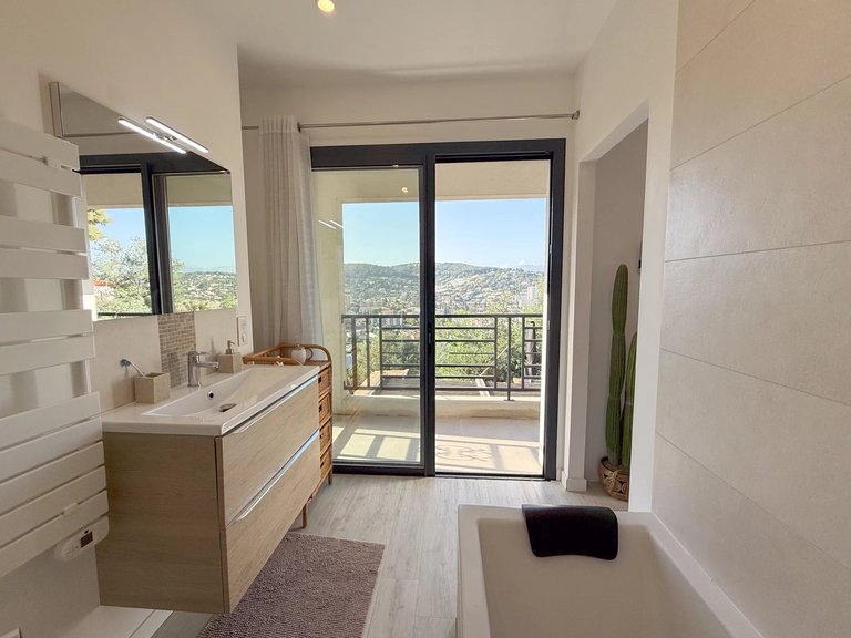 Villa for Sale in Cannes, Cannes Area 10