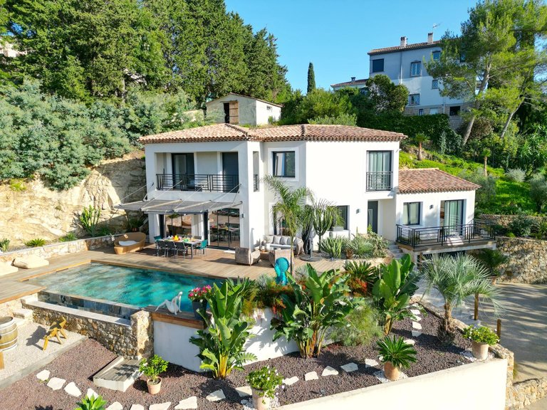 Villa for Sale in Cannes, Cannes Area 17