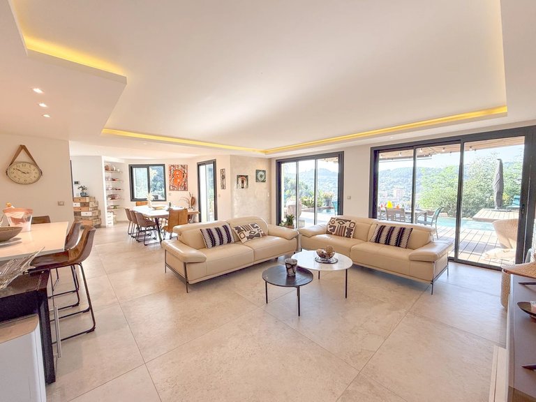 Villa for Sale in Cannes, Cannes Area 3