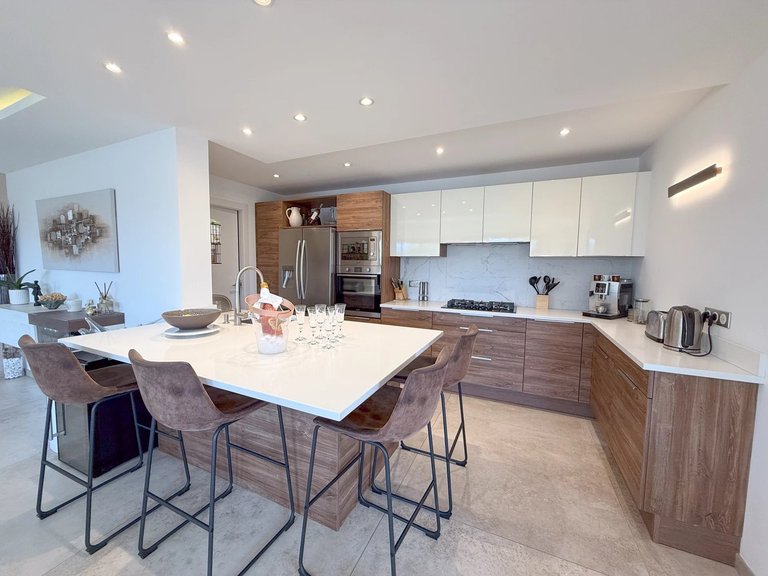 Villa for Sale in Cannes, Cannes Area 4