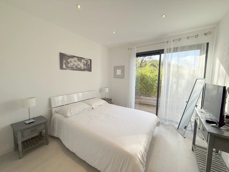 Villa for Sale in Cannes, Cannes Area 8