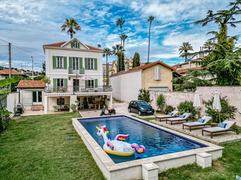 Villa for Sale in Le Golfe Juan, Antibes Area 1
