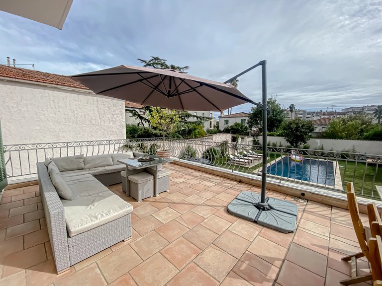 Villa for Sale in Le Golfe Juan, Antibes Area 3