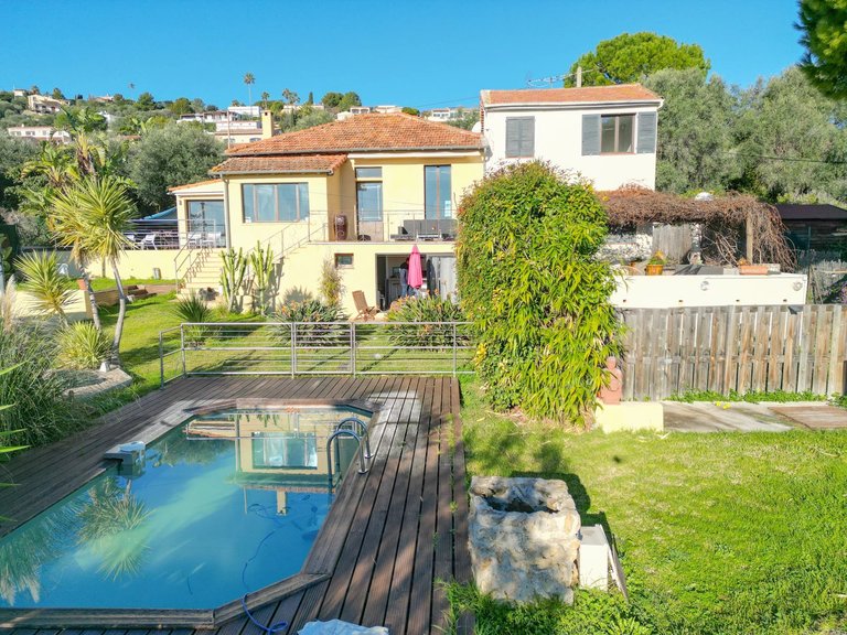 Villa for Sale in Le Golfe Juan, Antibes Area 1