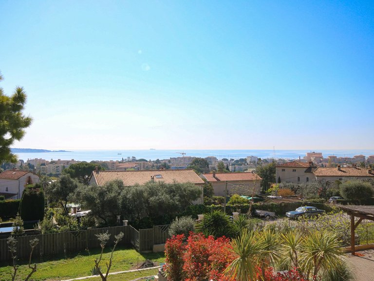 Villa for Sale in Le Golfe Juan, Antibes Area 2