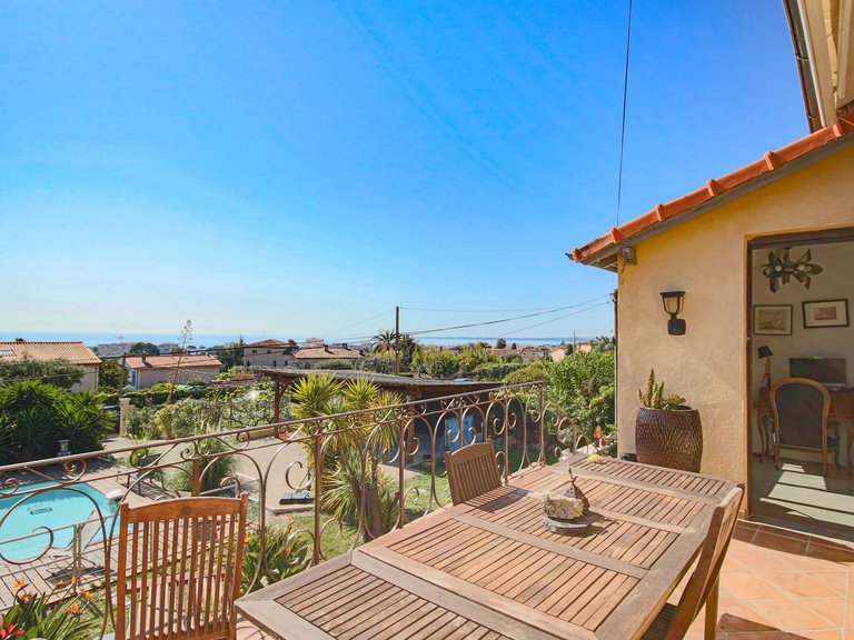 Villa for Sale in Le Golfe Juan, Antibes Area 3
