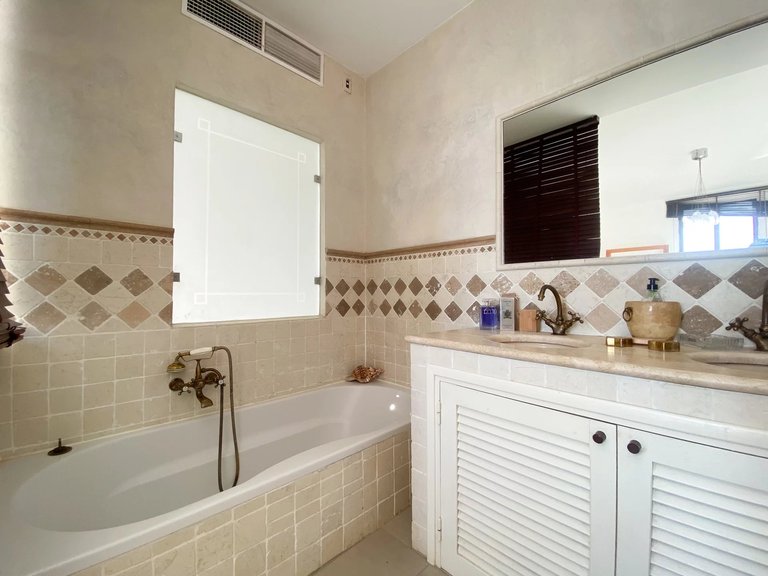 Villa for Sale in Le Golfe Juan, Antibes Area 8