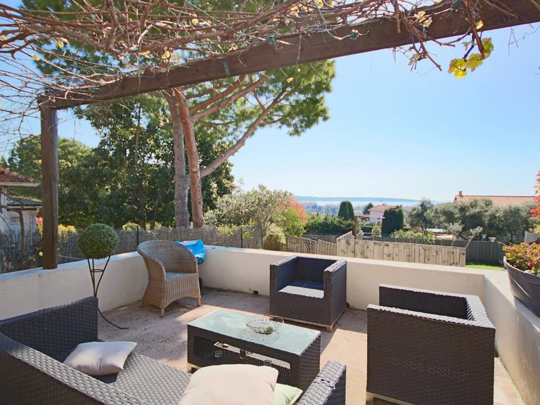 Villa for Sale in Le Golfe Juan, Antibes Area 9
