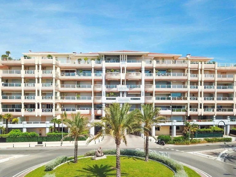 Apartment for Sale in Le Golfe Juan, Antibes Area 1