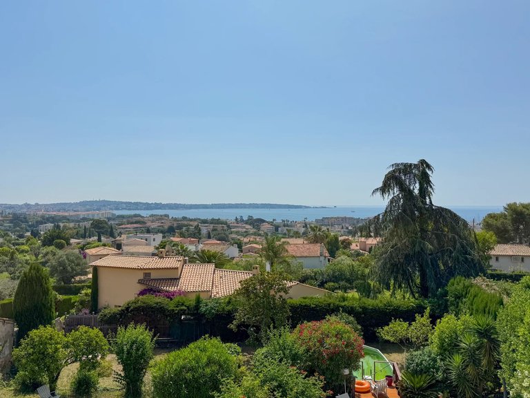 Villa for Sale in Le Golfe Juan, Antibes Area 2
