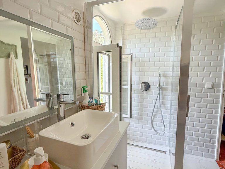 Villa for Sale in Le Golfe Juan, Antibes Area 13