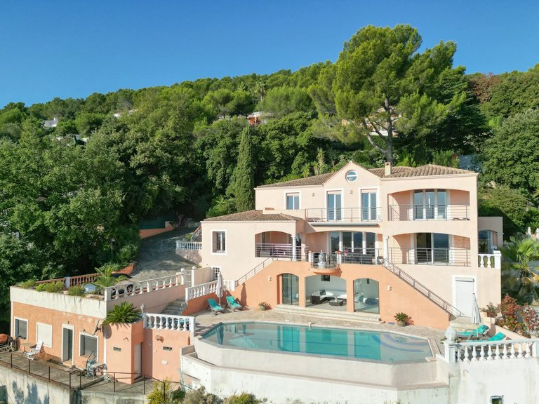 Villa for Sale in Cannes, Cannes Area 1