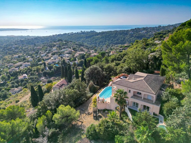 Villa for Sale in Cannes, Cannes Area 2