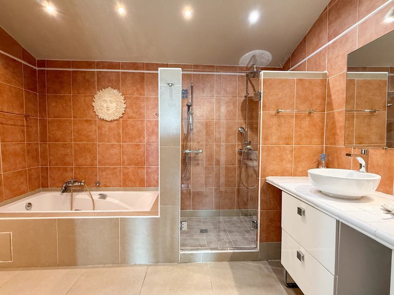 Villa for Sale in Cannes, Cannes Area 11