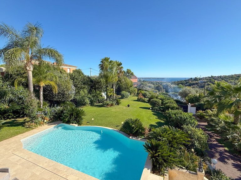 Villa for Sale in Antibes, Antibes Area 2