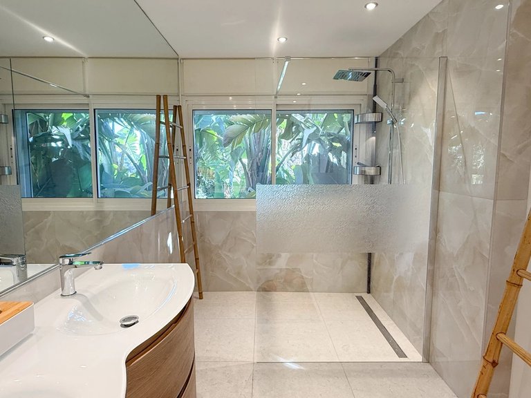 Villa for Sale in Antibes, Antibes Area 9
