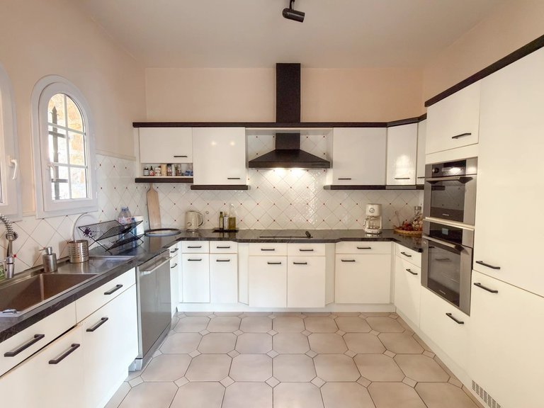 Villa for Sale in Cannes, Cannes Area 6