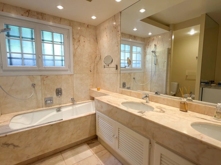 Villa for Sale in Cannes, Cannes Area 9
