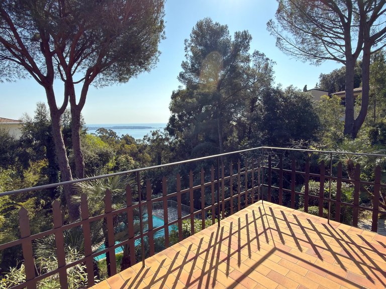 Villa for Sale in Cannes, Cannes Area 10
