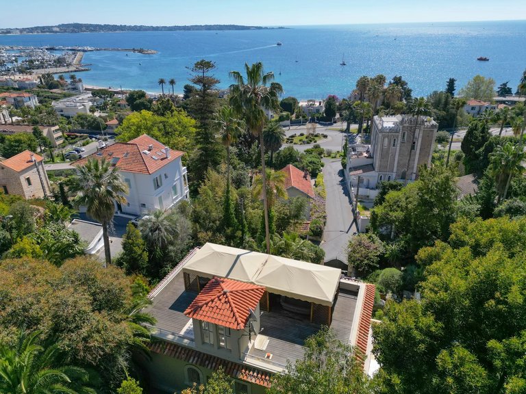 Villa for Sale in Le Golfe Juan, Antibes Area 2