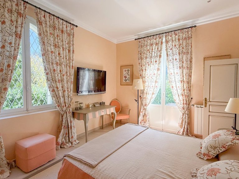 Villa for Sale in Le Golfe Juan, Antibes Area 17