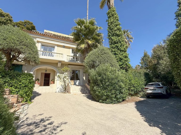Villa for Sale in Le Golfe Juan, Antibes Area 19