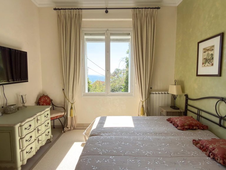 Villa for Sale in Le Golfe Juan, Antibes Area 9