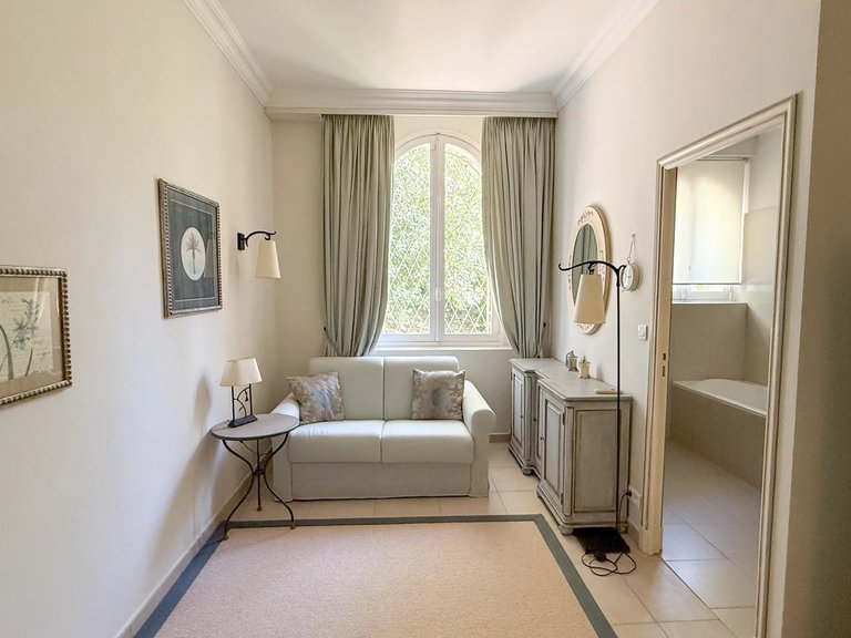 Villa for Sale in Le Golfe Juan, Antibes Area 10