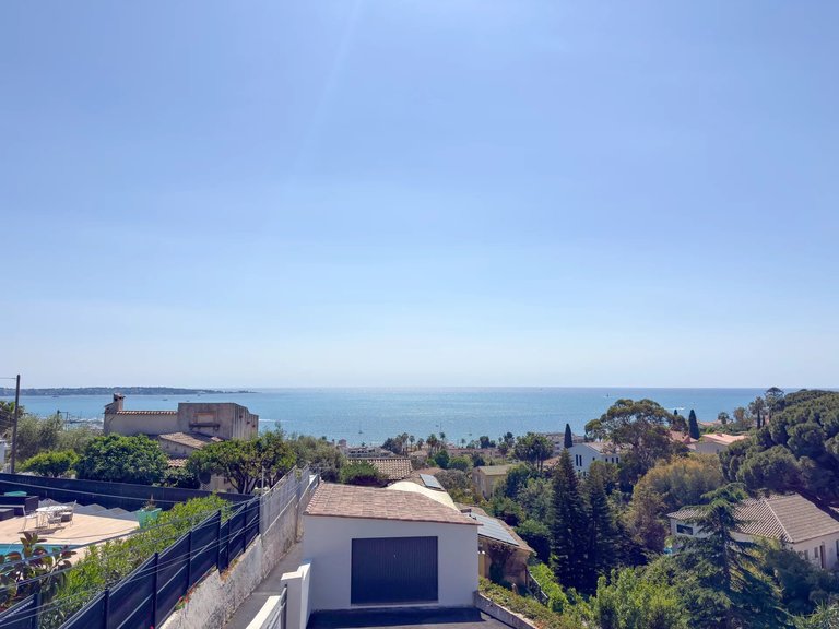 Villa for Sale in Le Golfe Juan, Antibes Area 4