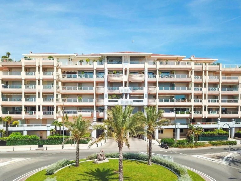 Apartment for Sale in Le Golfe Juan, Antibes Area 1