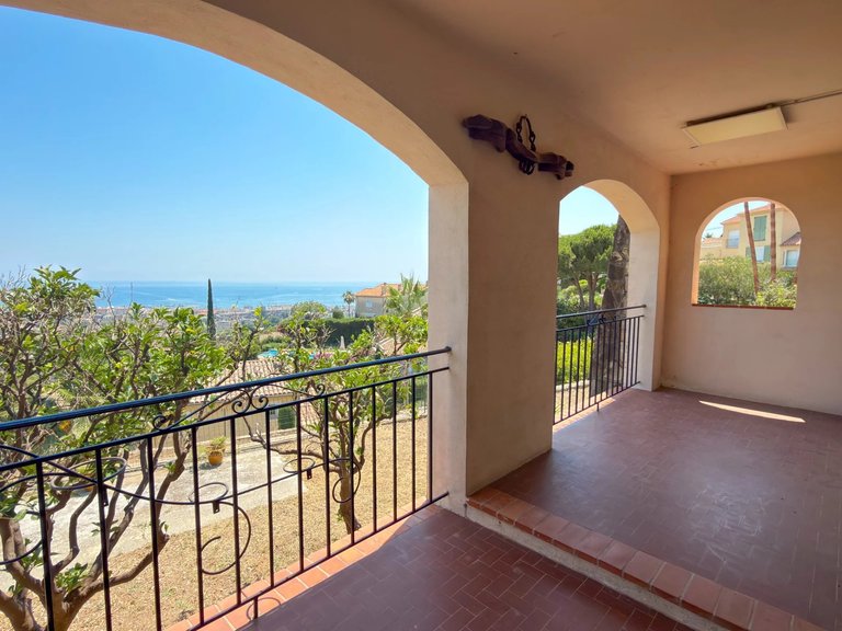 Villa for Sale in Le Golfe Juan, Antibes Area 12