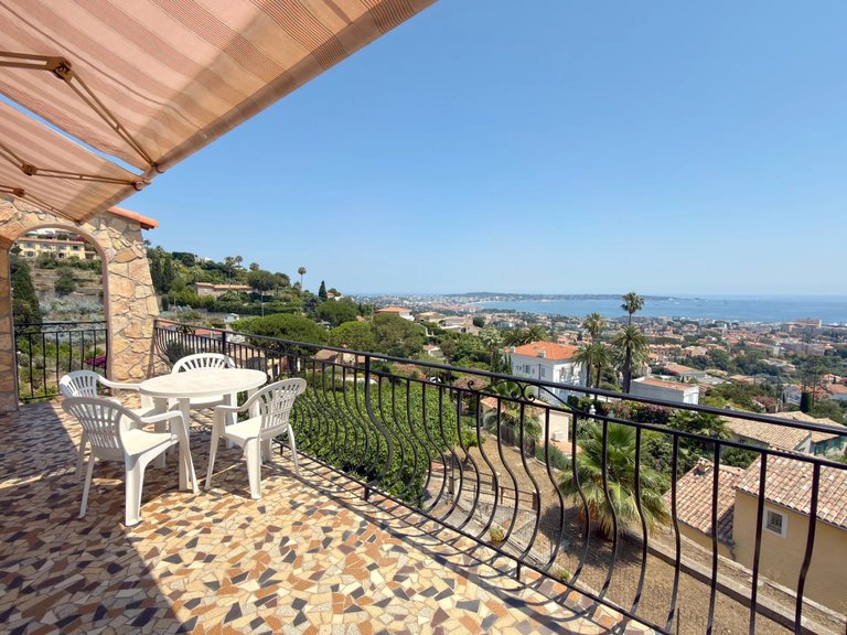 Villa for Sale in Le Golfe Juan, Antibes Area 2