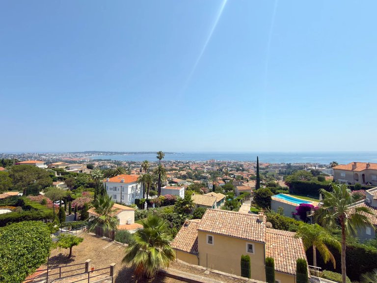 Villa for Sale in Le Golfe Juan, Antibes Area 3