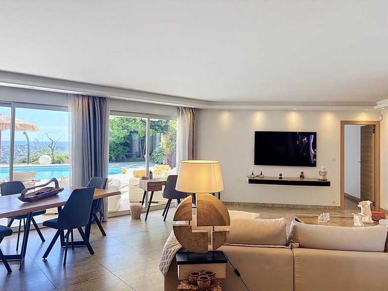 Villa for Sale in Le Golfe Juan, Antibes Area 10